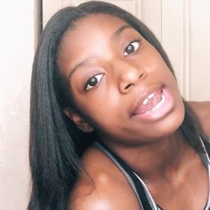 Meet your Posher, Caroline